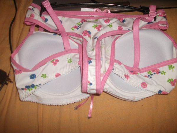 Conjunto estampado rosa com flores ( costas )