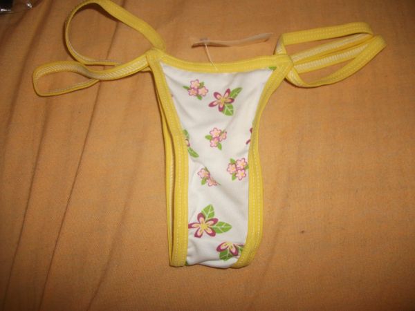 Calcinha amarela estampada